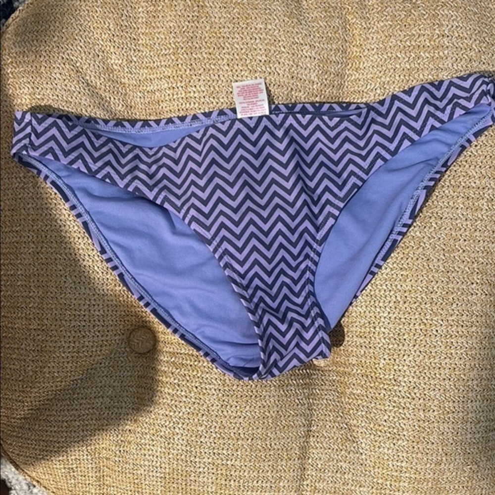 ❤️3 for $15!❤️ 
Xhilaration Purple Bikini Bottom with Chevron Design